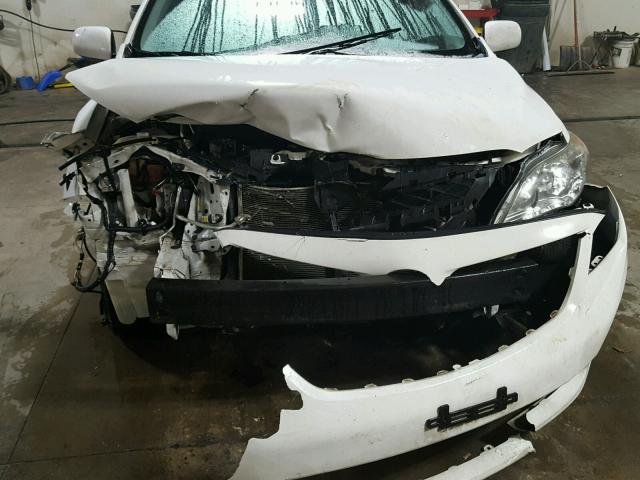 2T1BU4EE9DC952306 - 2013 TOYOTA COROLLA BA WHITE photo 9