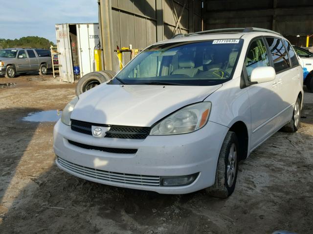 5TDZA22C34S208349 - 2004 TOYOTA SIENNA XLE WHITE photo 2