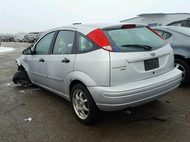 3FAFP37NX5R106493 - 2005 FORD FOCUS ZX5 SILVER photo 3