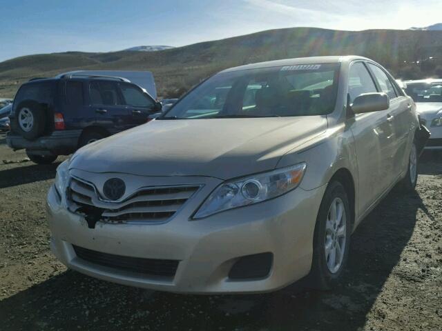 4T4BF3EK0BR114208 - 2011 TOYOTA CAMRY BASE ოქროსფერი ფოტო 2