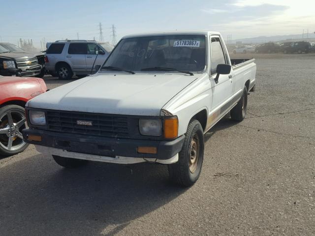 JT4RN55R1F0092869 - 1985 TOYOTA PICKUP 1/2 WHITE photo 2