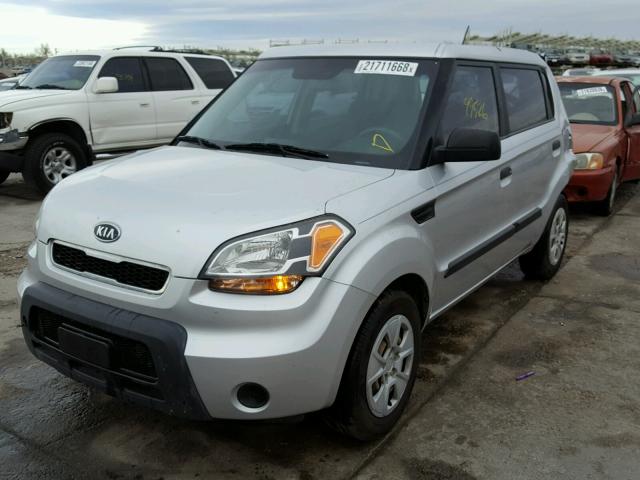 KNDJT2A1XA7122601 - 2010 KIA SOUL SILVER photo 2