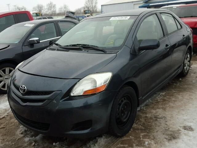 JTDBT923171087584 - 2007 TOYOTA YARIS GRAY photo 2