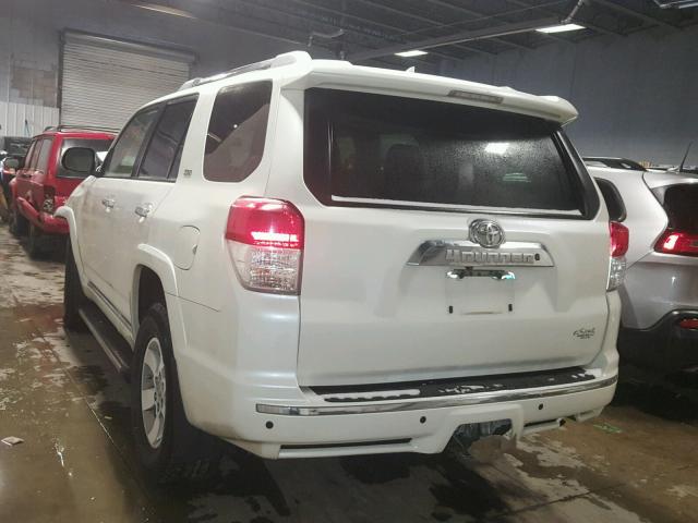 JTEBU5JR4C5083233 - 2012 TOYOTA 4RUNNER SR WHITE photo 3