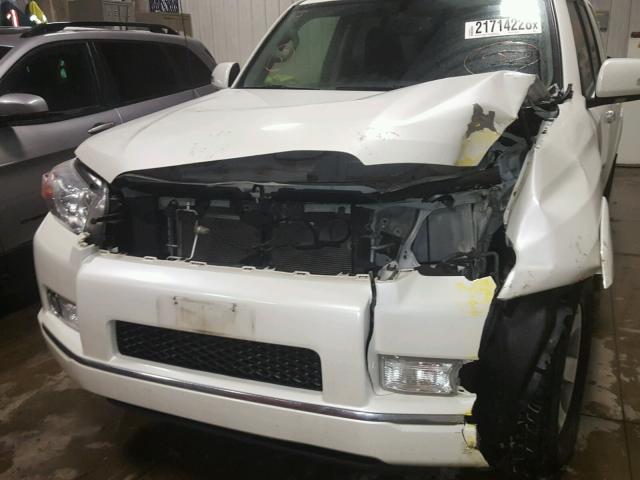 JTEBU5JR4C5083233 - 2012 TOYOTA 4RUNNER SR WHITE photo 9