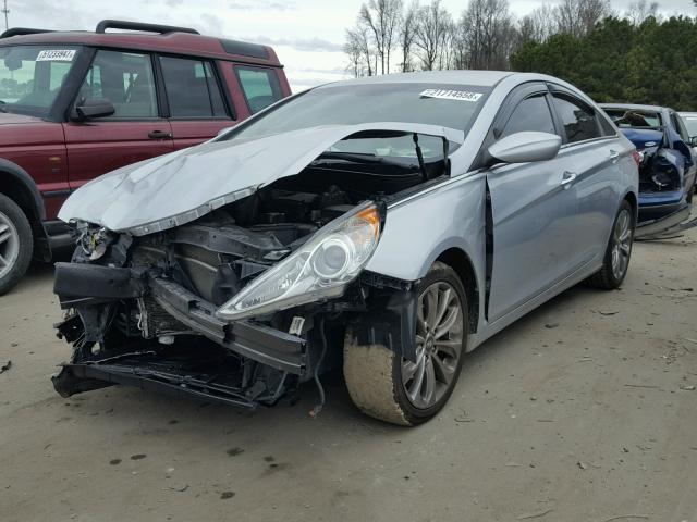 5NPEC4AC0CH327938 - 2012 HYUNDAI SONATA SE SILVER photo 2