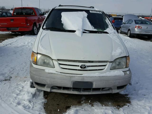 4T3ZF13C53U552384 - 2003 TOYOTA SIENNA LE WHITE photo 9