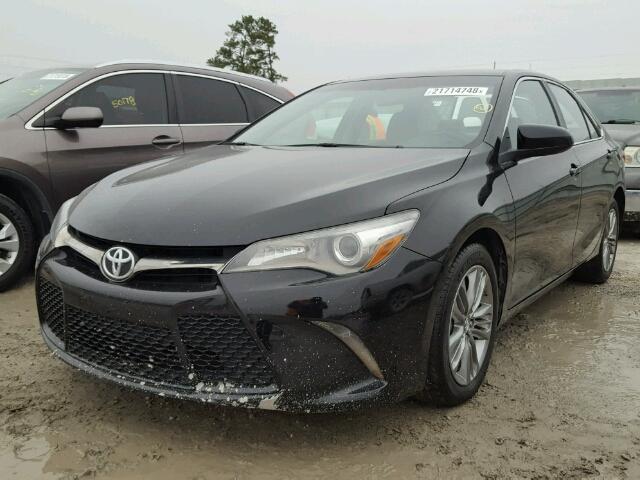 4T1BF1FK2FU031611 - 2015 TOYOTA CAMRY LE შავი ფოტო 2