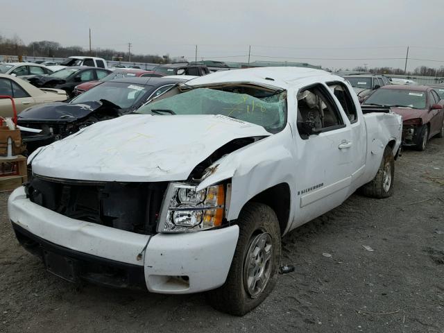 2GCEK19J181147039 - 2008 CHEVROLET SILVERADO WHITE photo 2