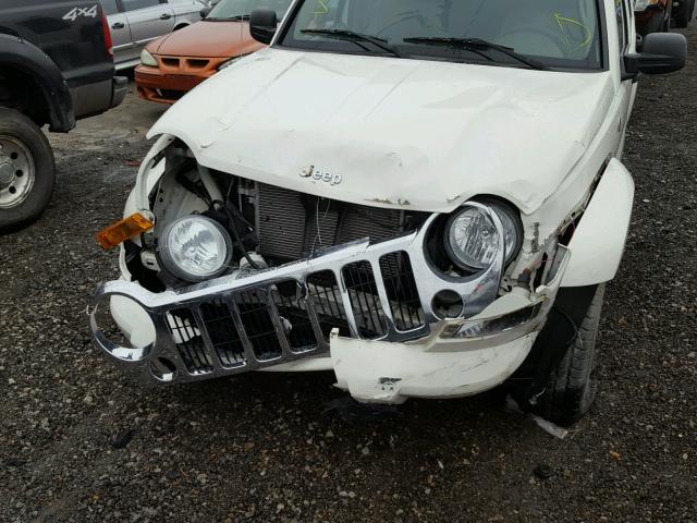 1J4GL58K55W522601 - 2005 JEEP LIBERTY LI WHITE photo 9