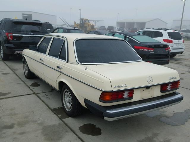 WDBAB23A7DB377951 - 1983 MERCEDES-BENZ 240 D CREAM photo 3