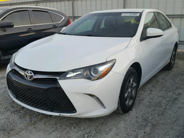 4T1BF1FKXHU411301 - 2017 TOYOTA CAMRY LE WHITE photo 2