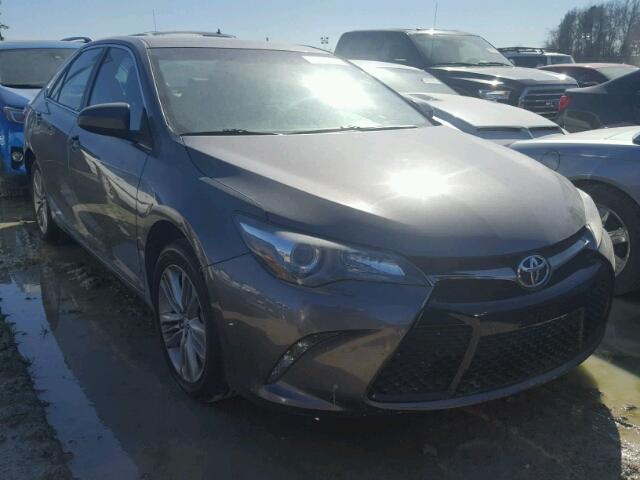 4T1BF1FK0GU574554 - 2016 TOYOTA CAMRY LE 灰色 照片 1
