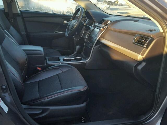 4T1BF1FK0GU574554 - 2016 TOYOTA CAMRY LE 灰色 照片 5