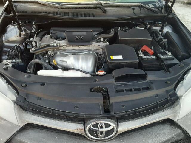 4T1BF1FK0GU574554 - 2016 TOYOTA CAMRY LE 灰色 照片 7