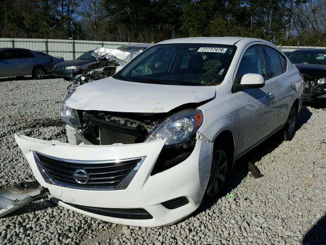 3N1CN7AP2EL857226 - 2014 NISSAN VERSA WHITE photo 2