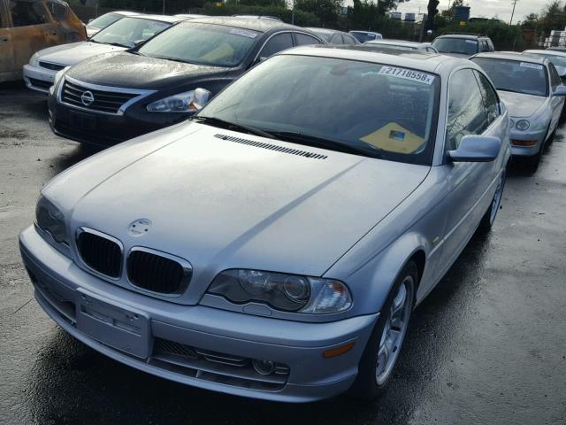 WBABN53442JU38505 - 2002 BMW 330 CI SILVER photo 2