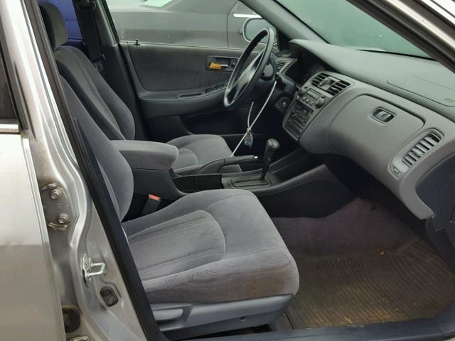 JHMCG6658YC007978 - 2000 HONDA ACCORD LX GRAY photo 5