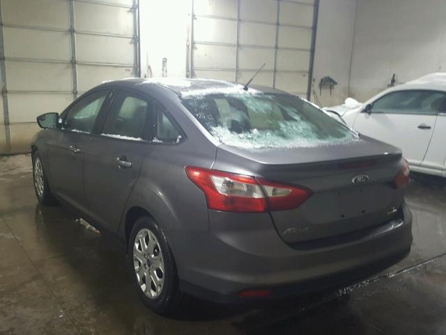 1FAHP3F2XCL465399 - 2012 FORD FOCUS SE GRAY photo 3