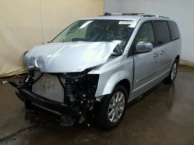 2A4RR8DGXBR801170 - 2011 CHRYSLER TOWN & COU SILVER photo 2