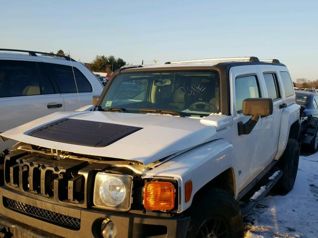 5GTEN13E988114461 - 2008 HUMMER H3 WHITE photo 2