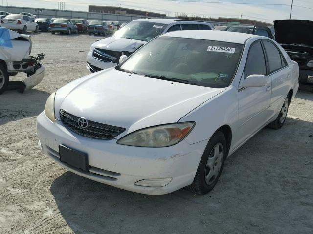 JTDBE32K620078652 - 2002 TOYOTA CAMRY LE WHITE photo 2