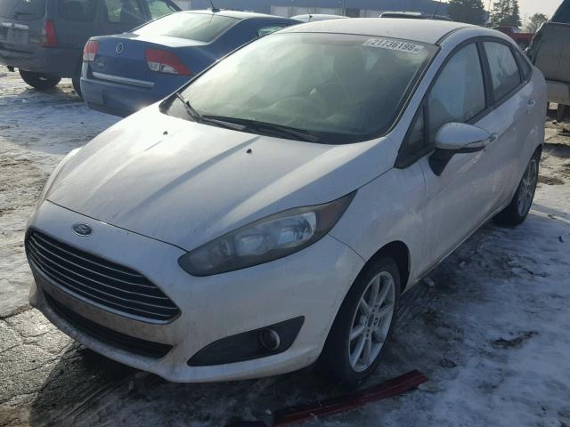 3FADP4BJ1GM119618 - 2016 FORD FIESTA SE WHITE photo 2