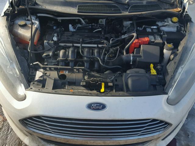 3FADP4BJ1GM119618 - 2016 FORD FIESTA SE WHITE photo 7