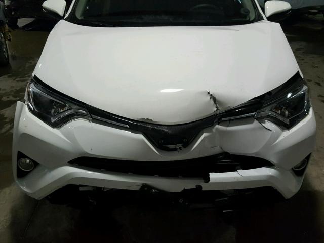 JTMRFREV1JD221745 - 2018 TOYOTA RAV4 ADVEN WHITE photo 7