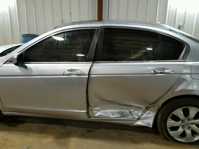 5KBCP3F84AB005486 - 2010 HONDA ACCORD EXL SILVER photo 9