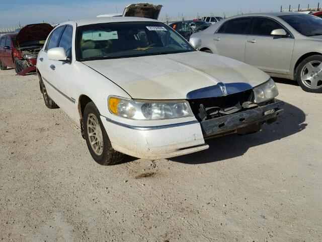 1LNHM82W11Y647657 - 2001 LINCOLN TOWN CAR S WHITE photo 1