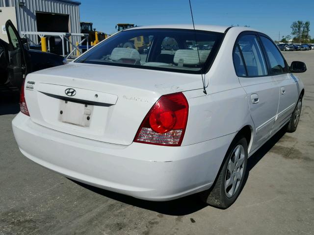 KMHDN46D35U002177 - 2005 HYUNDAI ELANTRA GL WHITE photo 4