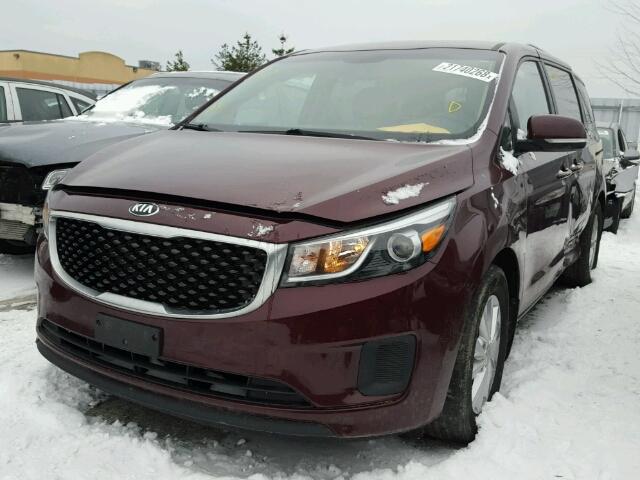 KNDMB5C19G6110243 - 2016 KIA SEDONA LX RED photo 2