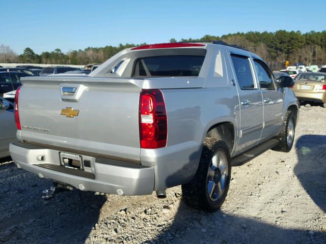 3GNMCFE01DG355692 - 2013 CHEVROLET AVALANCHE SILVER photo 4