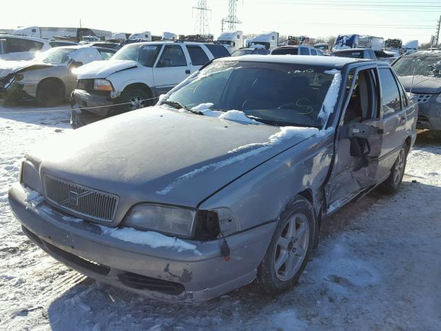 YV1LS5579W2543607 - 1998 VOLVO S70 SILVER photo 2