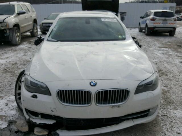WBAFR9C52BC618169 - 2011 BMW 550 I WHITE photo 9