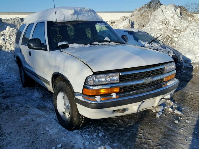 1GNDT13W2W2103049 - 1998 CHEVROLET BLAZER WHITE photo 1