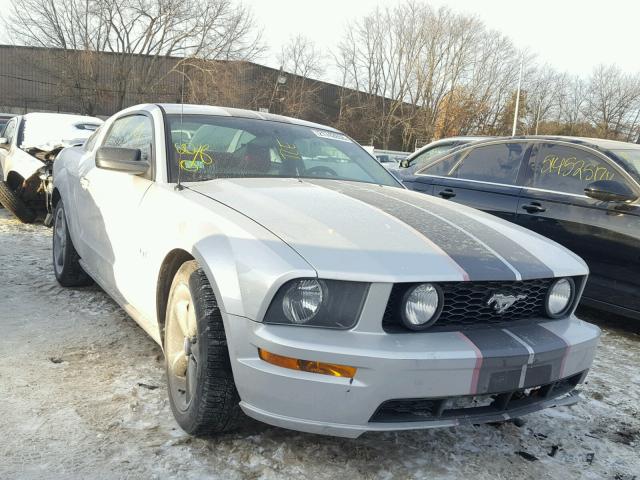 1ZVHT82H465199588 - 2006 FORD MUSTANG GT SILVER photo 1