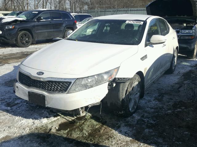 KNAGM4A72C5289120 - 2012 KIA OPTIMA LX WHITE photo 2