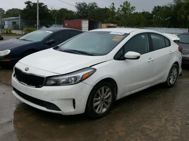 3KPFL4A74HE058331 - 2017 KIA FORTE LX WHITE photo 2