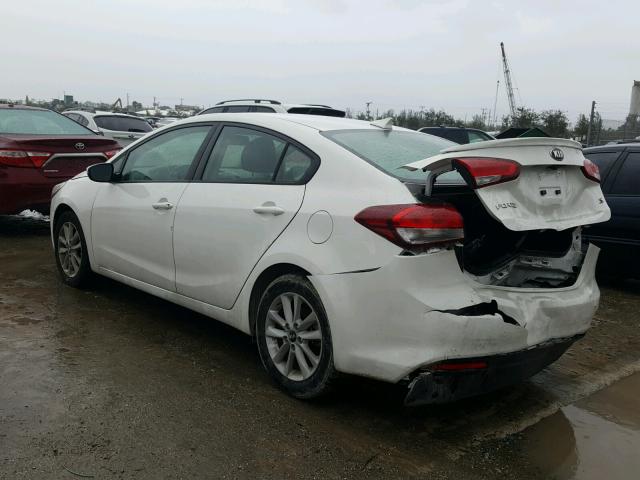 3KPFL4A74HE058331 - 2017 KIA FORTE LX WHITE photo 3