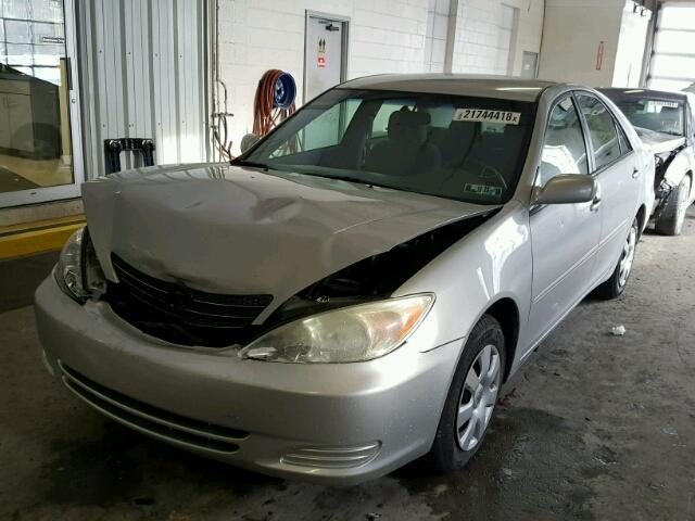 4T1BE32K32U089208 - 2002 TOYOTA CAMRY LE ვერცხლისფერი ფოტო 2