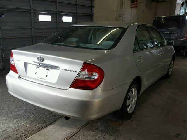 4T1BE32K32U089208 - 2002 TOYOTA CAMRY LE ვერცხლისფერი ფოტო 4