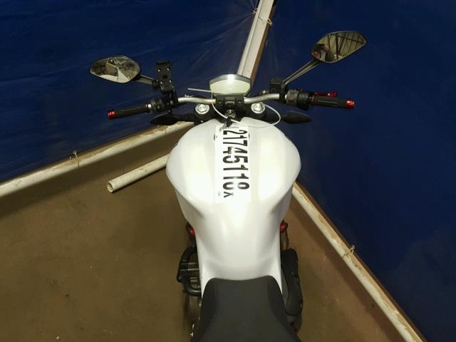 ZDM1RBTS8FB015690 - 2015 DUCATI MONSTER 82 WHITE photo 5