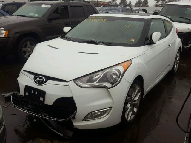 KMHTC6AD4CU077410 - 2012 HYUNDAI VELOSTER B WHITE photo 2