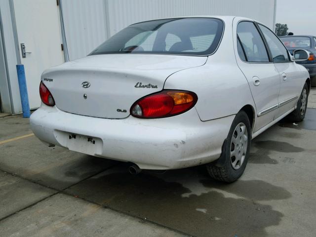 KMHJF35F3YU019286 - 2000 HYUNDAI ELANTRA GL WHITE photo 4