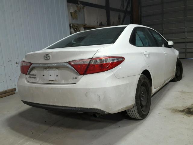 4T1BF1FK7FU989868 - 2015 TOYOTA CAMRY LE WHITE photo 4