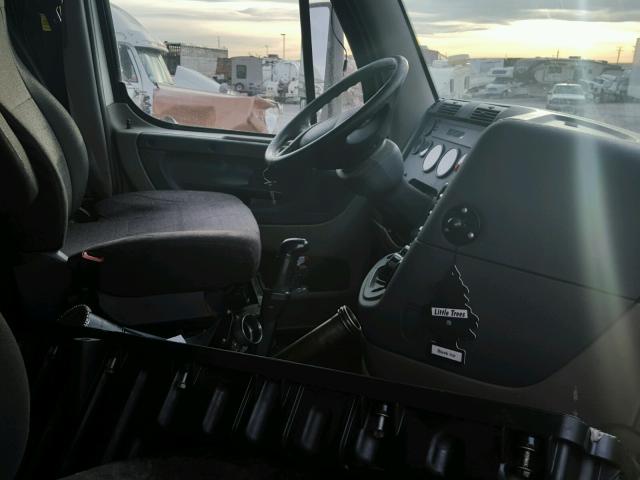 1FUJGHDY98LAU1159 - 2010 FREIGHTLINER CASCADIA 1 WHITE photo 5