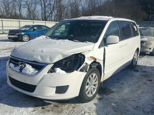 2C4RVABG5CR392332 - 2012 VOLKSWAGEN ROUTAN SE WHITE photo 2