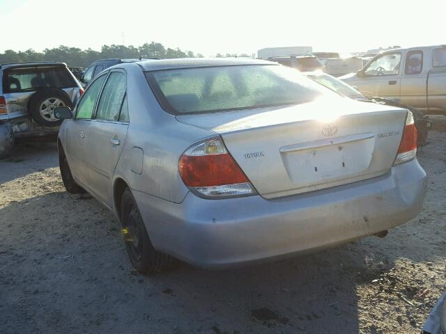 4T1BE32K75U576545 - 2005 TOYOTA CAMRY LE ვერცხლისფერი ფოტო 3